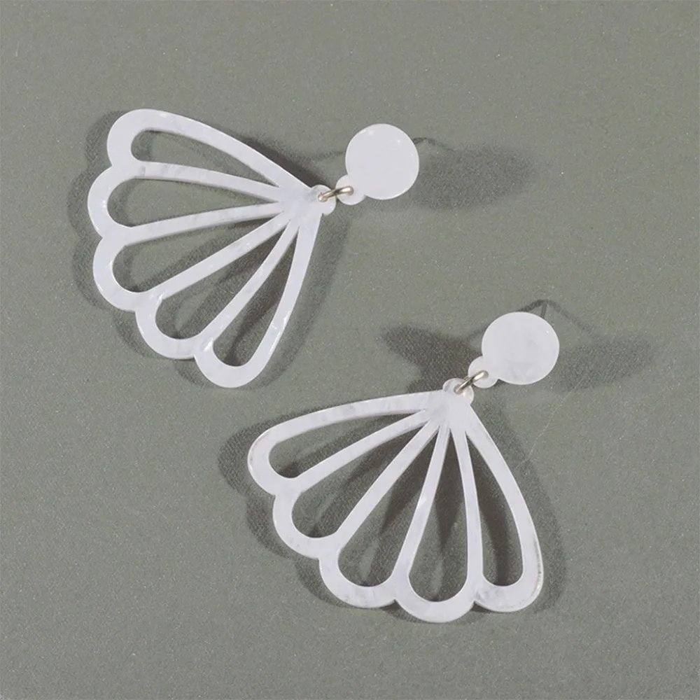*ZELDA* White Shell Design Fashion Dangle Earrings